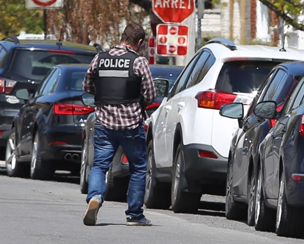 Arrêtés pour des vols à des guichets automatiques