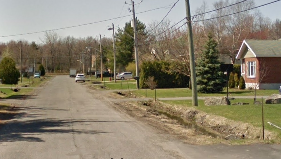 Des résidents de l’arr. de Saint-Hubert réclament un système d’égouts