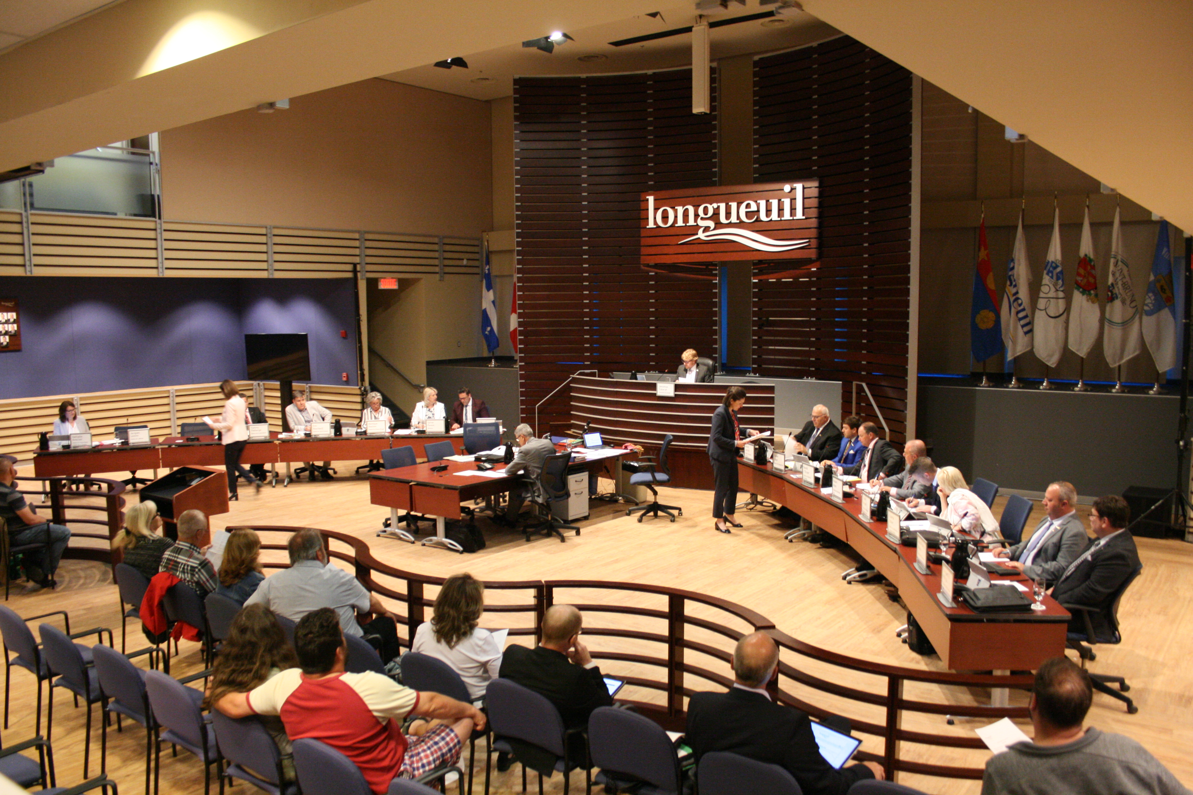 Longueuil sera accompagnée par l’ENAP pour analyser le salaire des élus