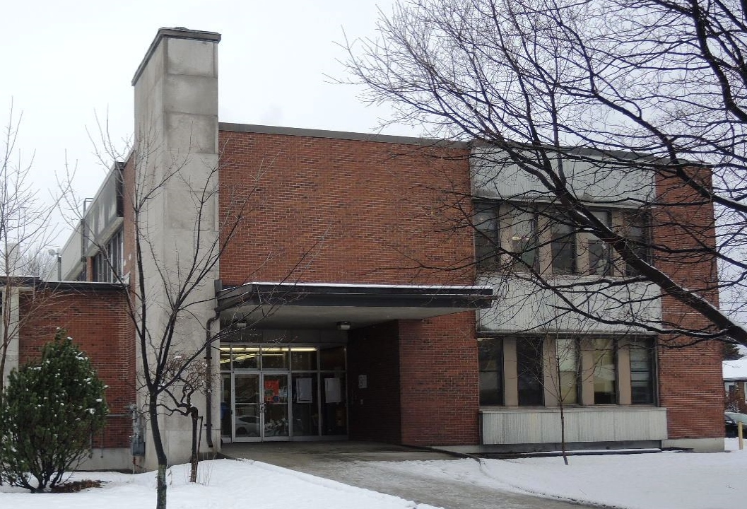 Une secrétaire d’école qui a volé 28 000$ écope de travaux communautaires