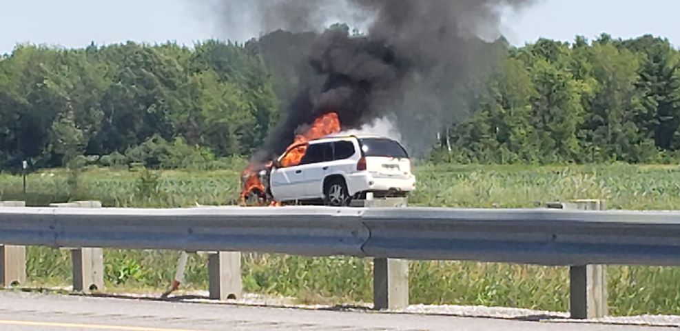 Tabac en vrac retrouvé dans une auto en feu