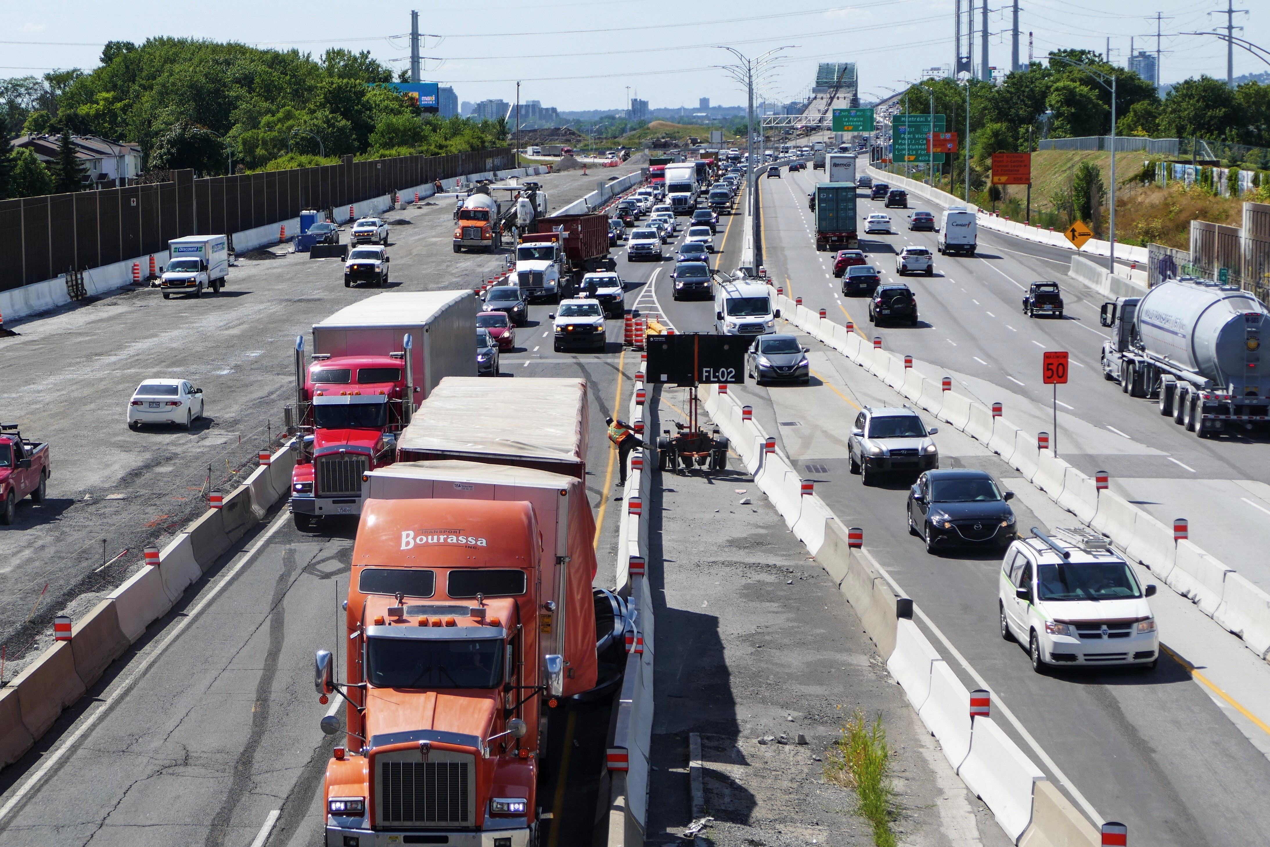 Un poids lourd cause un bouchon sur l’autoroute 10 est