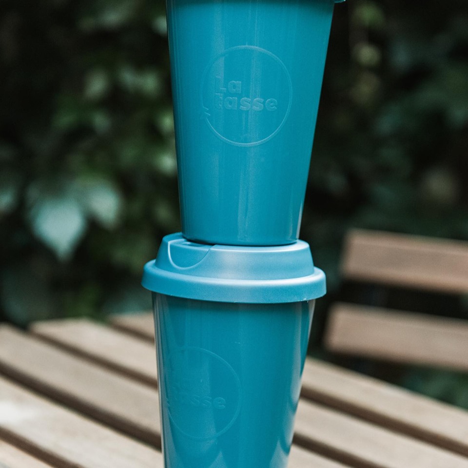 Des gobelets consignés La Tasse dans plusieurs cafés du territoire