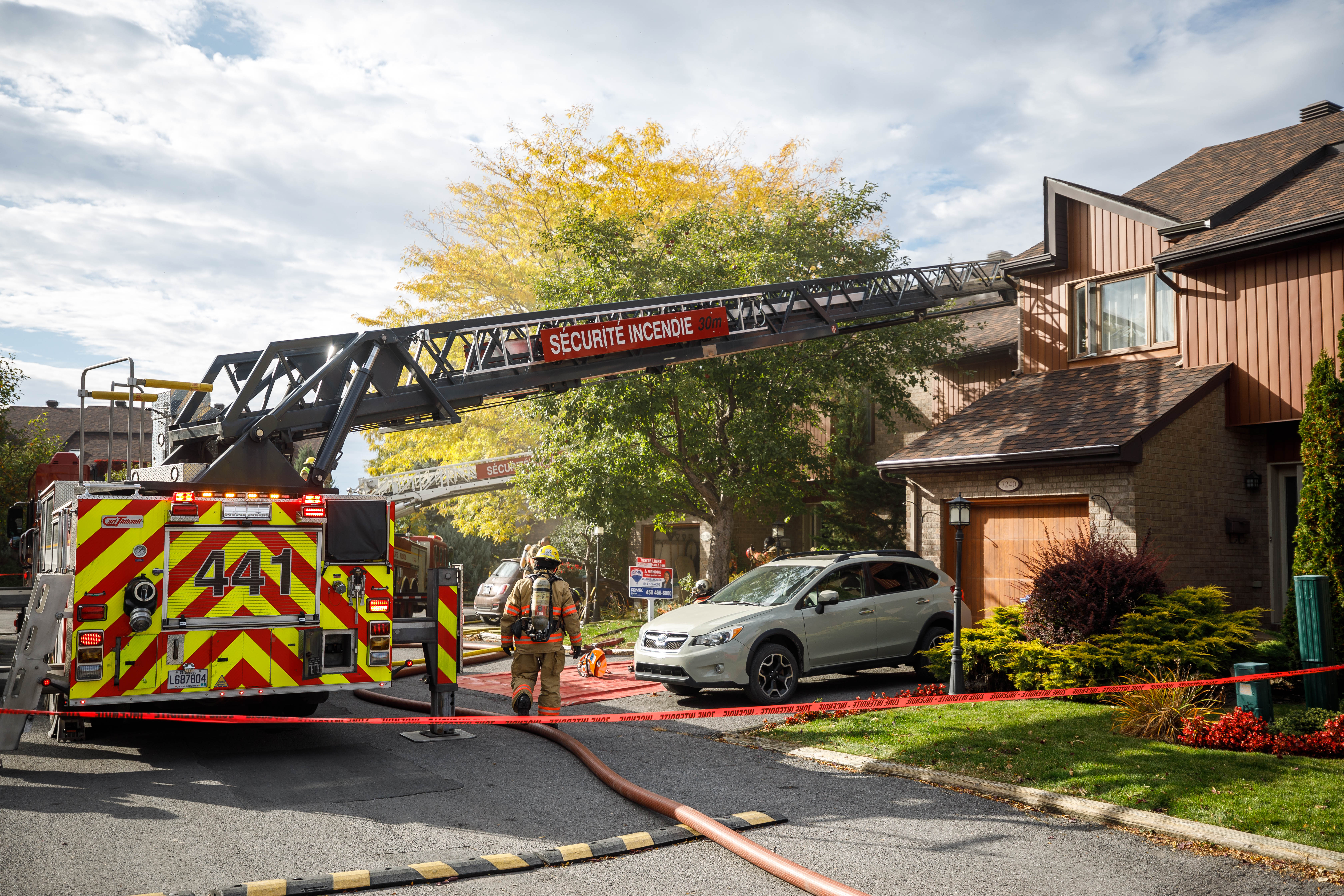 Incendie à Brossard: une femme incommodée par la fumée