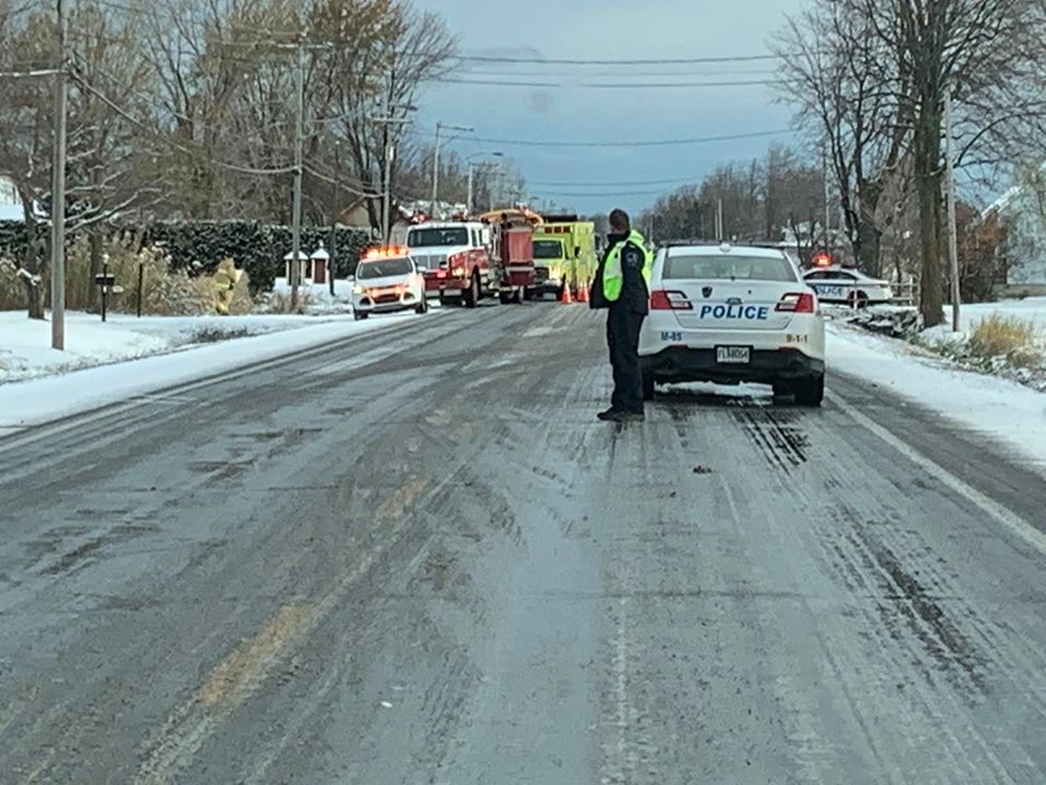 Un camion emboutit un autobus scolaire sur la route 138