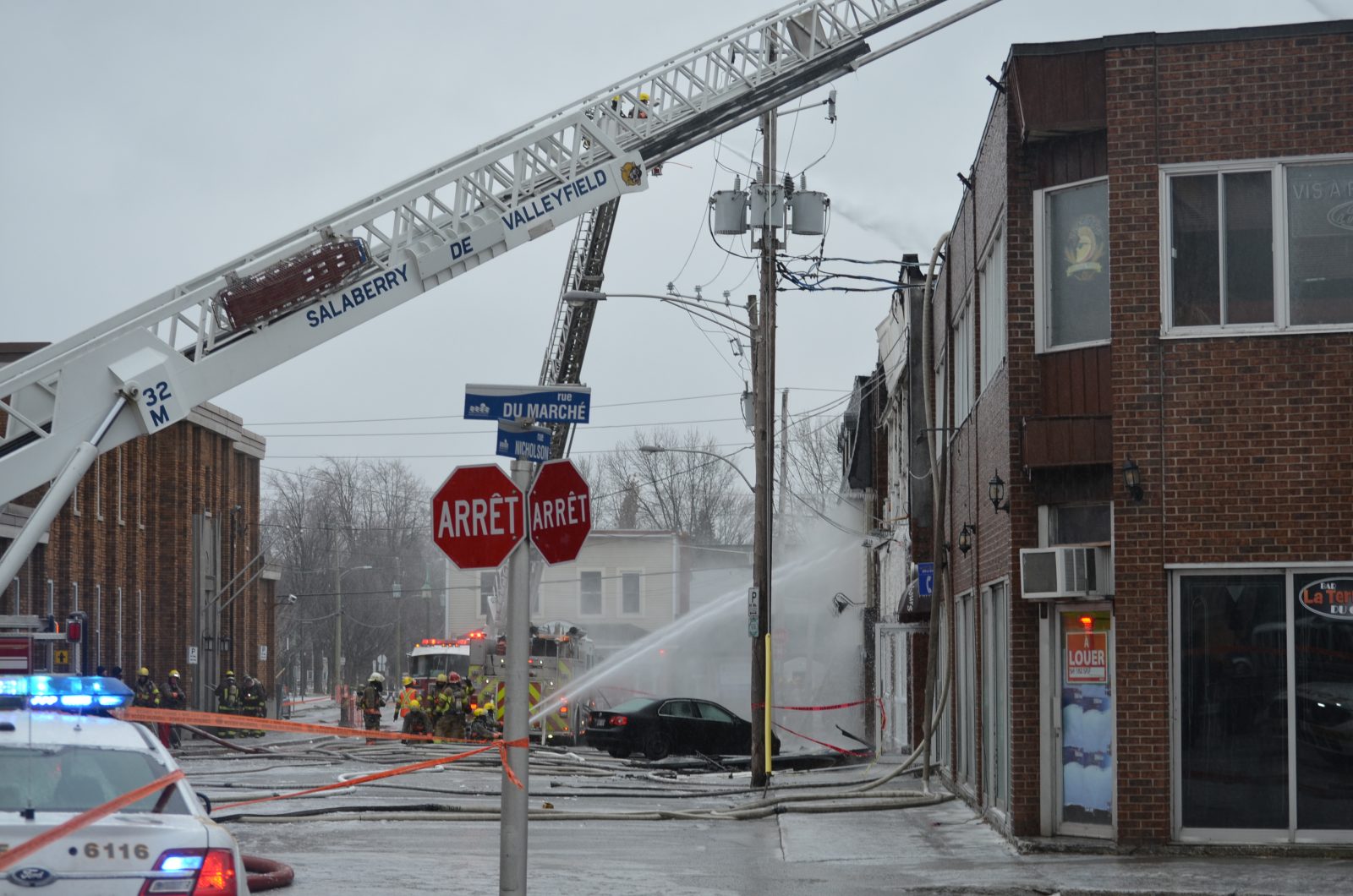 Un incendie affecte plusieurs commerces et logements