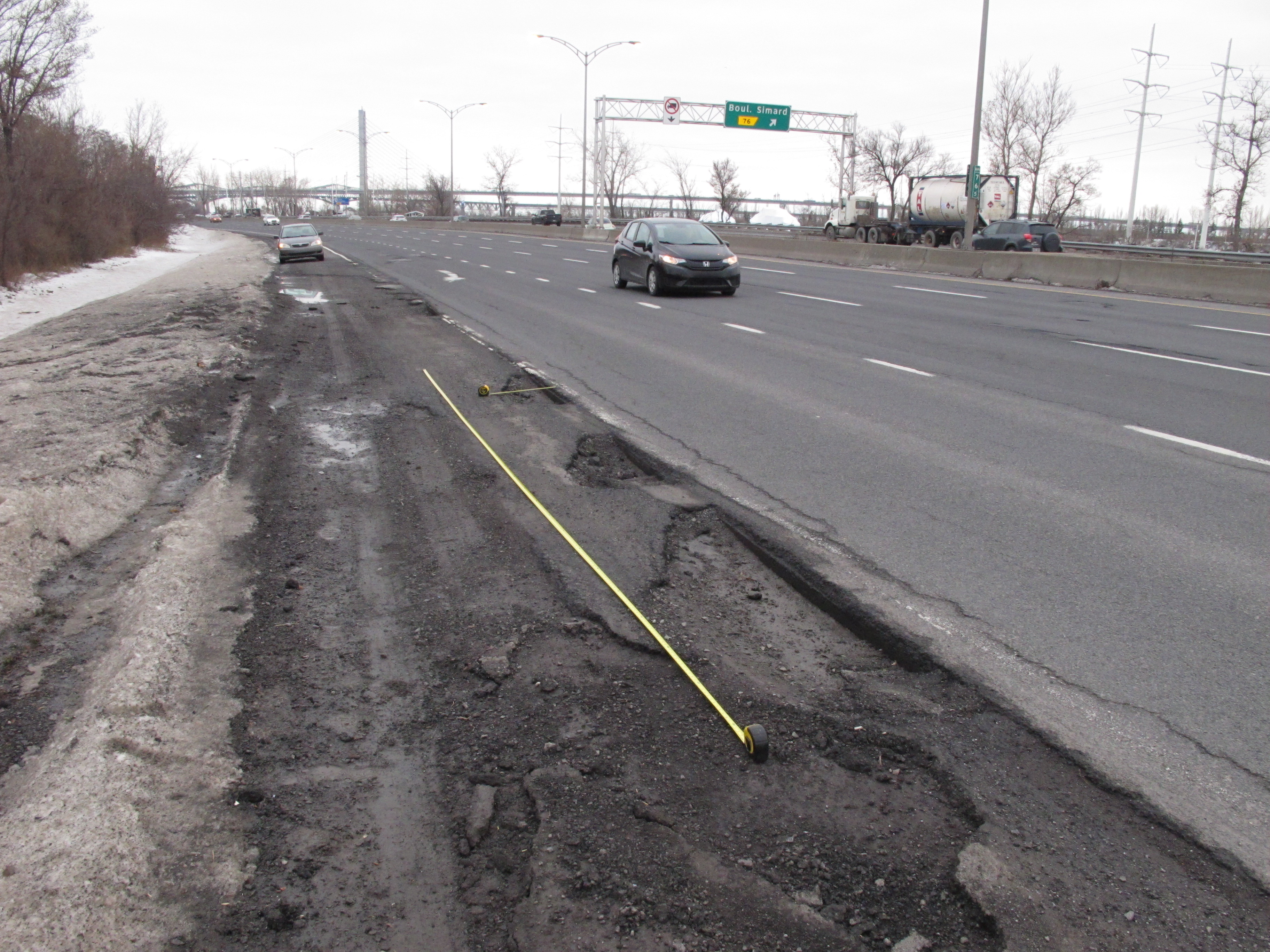 Sortie de la route 132 Est: des nids-de-poules «dangereux» qui ont tardé à être réparés