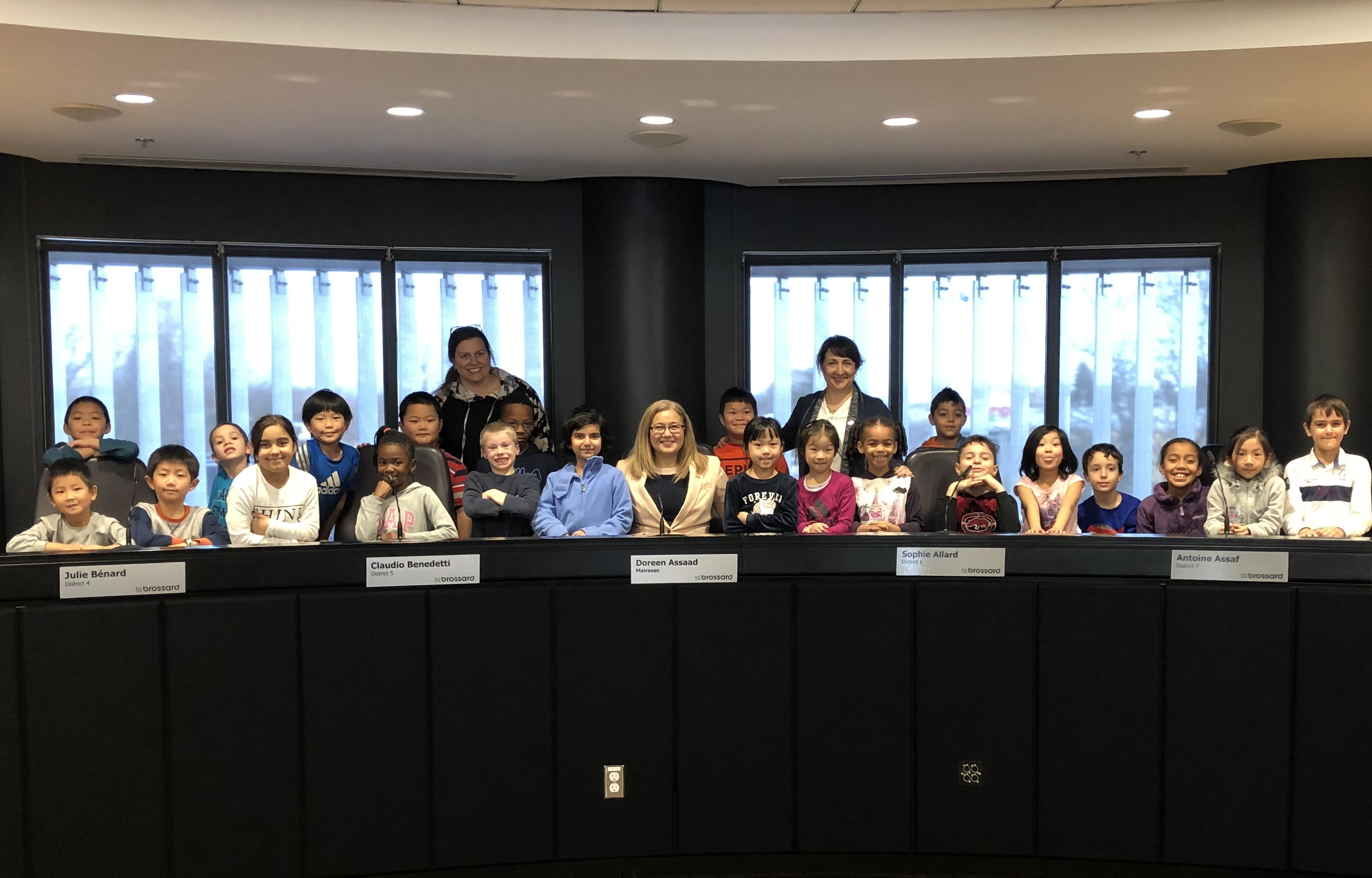 Des élèves du primaire découvrent l’hôtel de ville avec Doreen Assaad