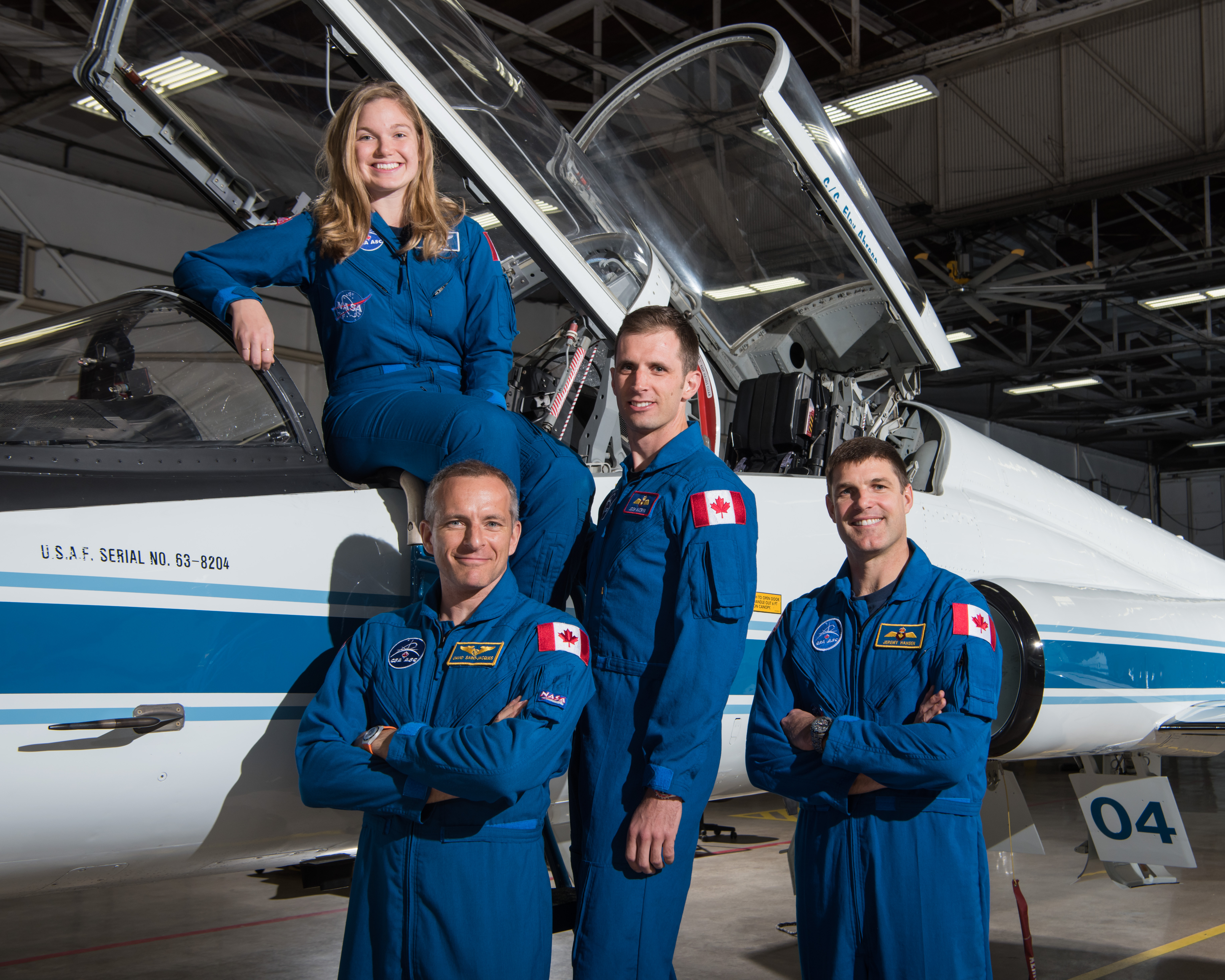 Les deux nouveaux astronautes canadiens reçoivent leur diplôme