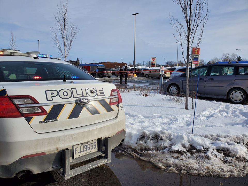 Un homme heurté dans le stationnement du Walmart