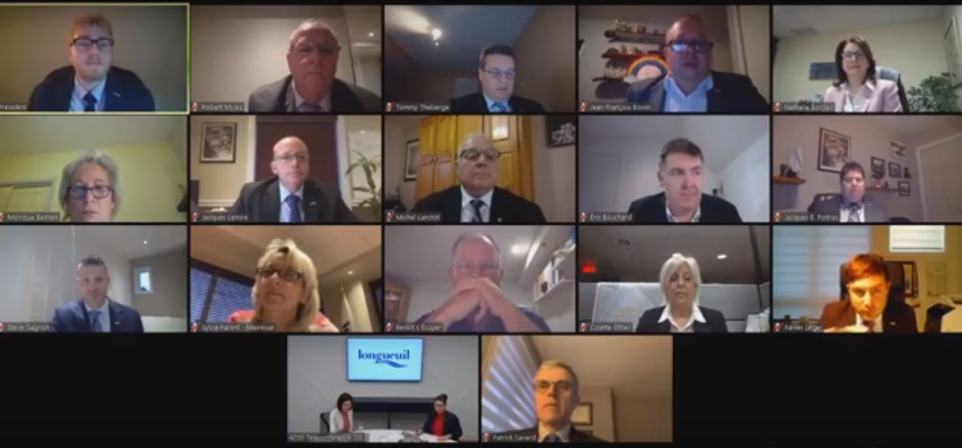 Citoyens à la séance du conseil: peut-être en août