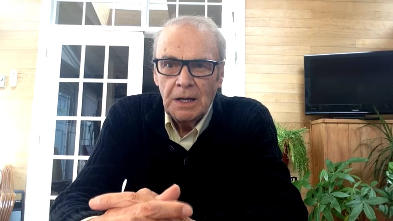 Claude Poirier commentera l’actualité en direct sur Facebook