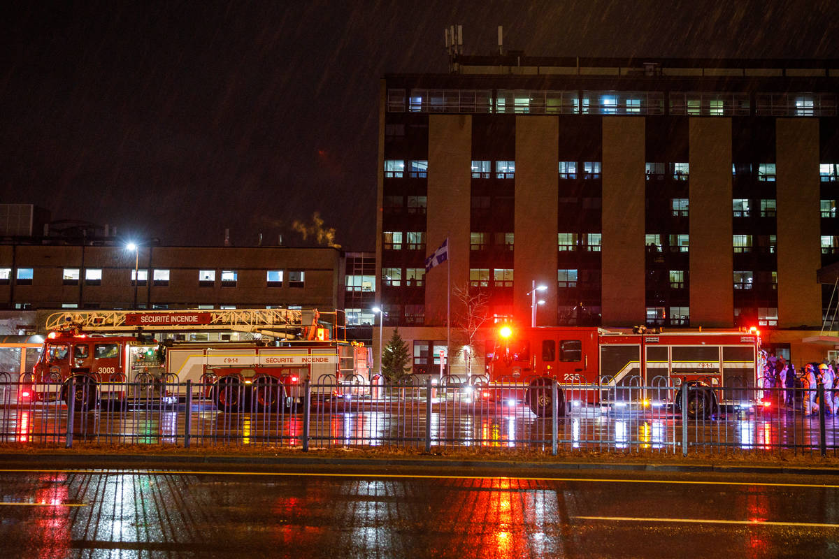 En vidéo – Pompiers et policiers rendent hommage aux travailleurs de la santé