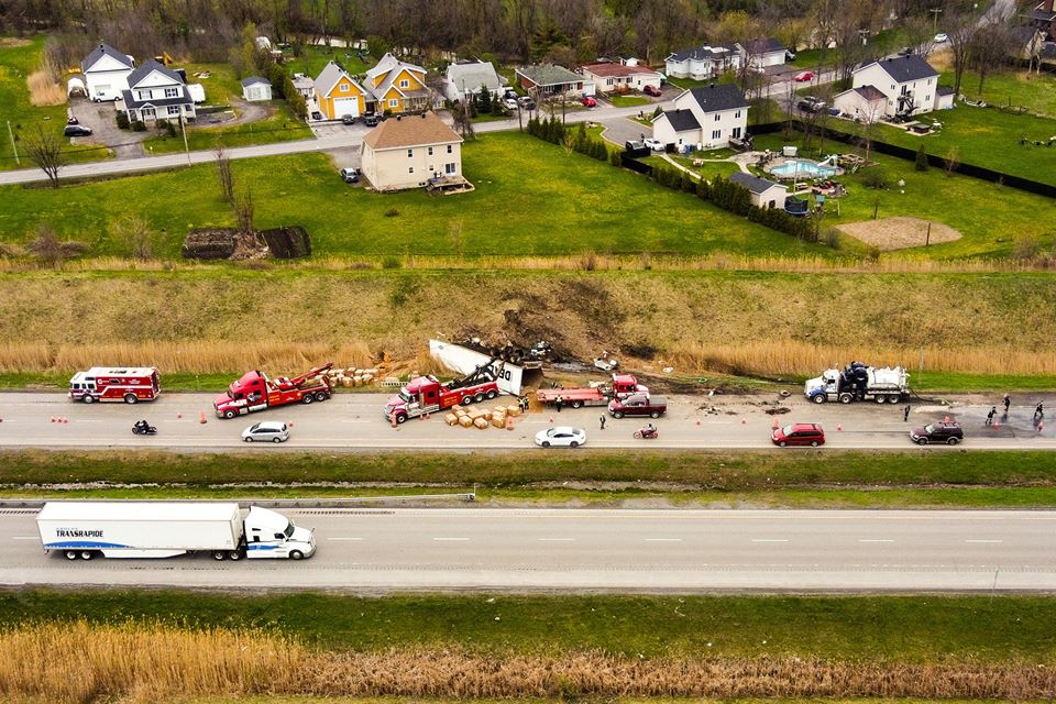Incendie après une collision entre un poids lourd et une camionnette à Candiac
