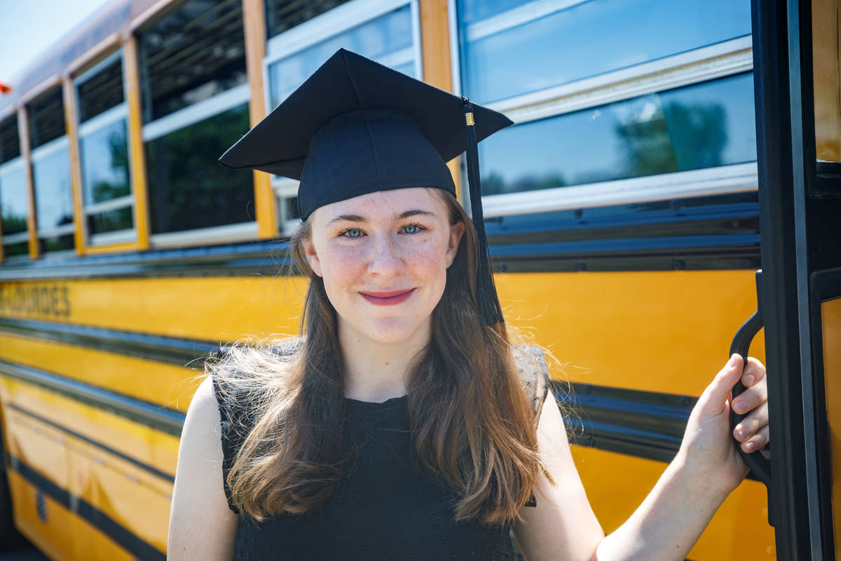 VIDÉOS – Une livraison à domicile pour les finissants du collège Notre-Dame-de-Lourdes