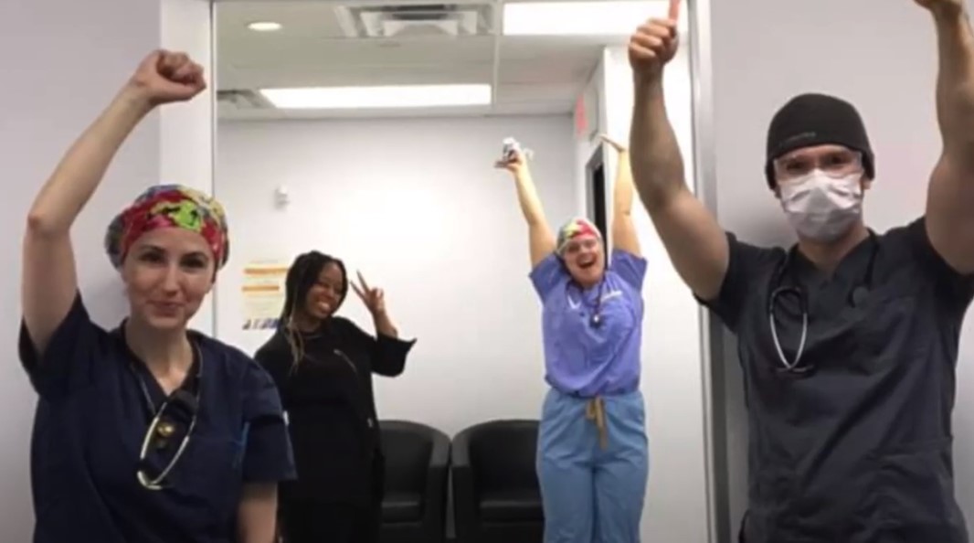 Des héros de la santé associés à des artistes et sportifs