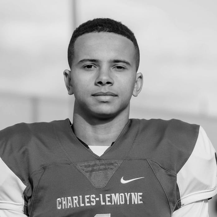 De porteur de ballon à quart-arrière: un changement de position bénéfique pour Noah Gravel