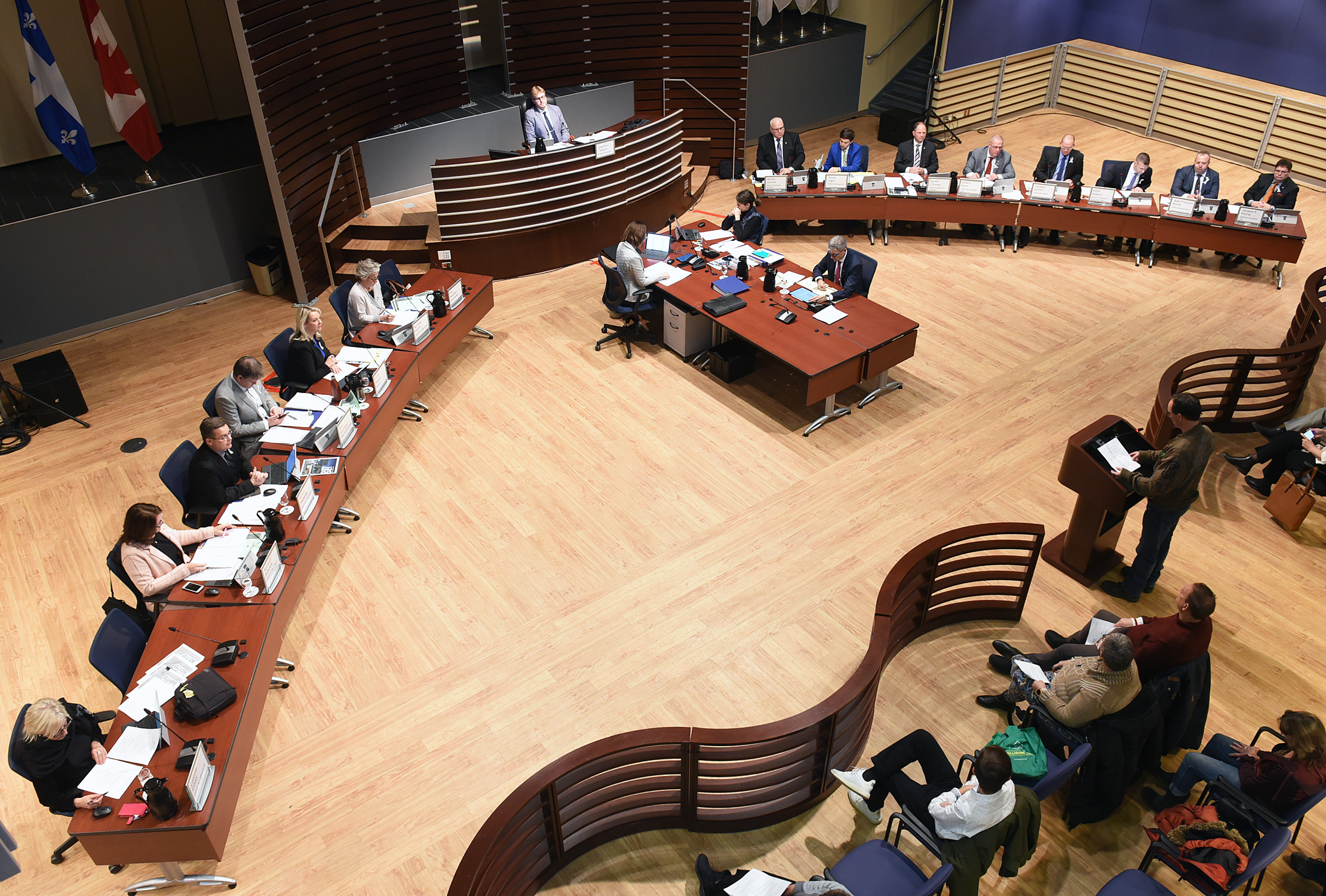 Un « régime de genre » sévit en politique municipale, déplore une étude