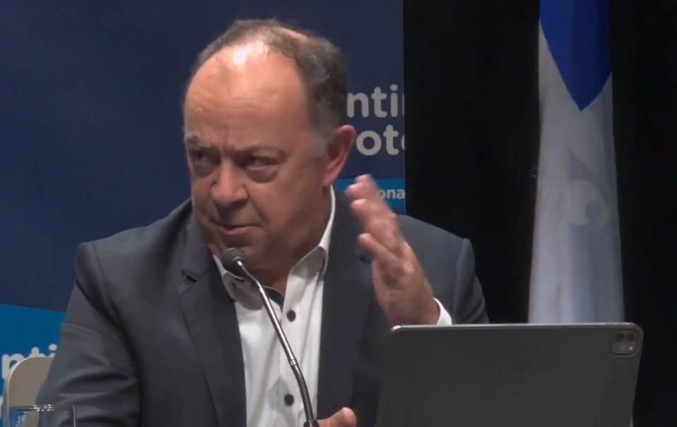 Christian Dubé invite les Québécois à limiter encore plus leurs contacts