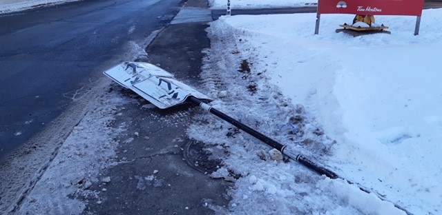 Intersection Curé-Poirier/Taschereau: les camions doivent empiéter sur le trottoir pour tourner