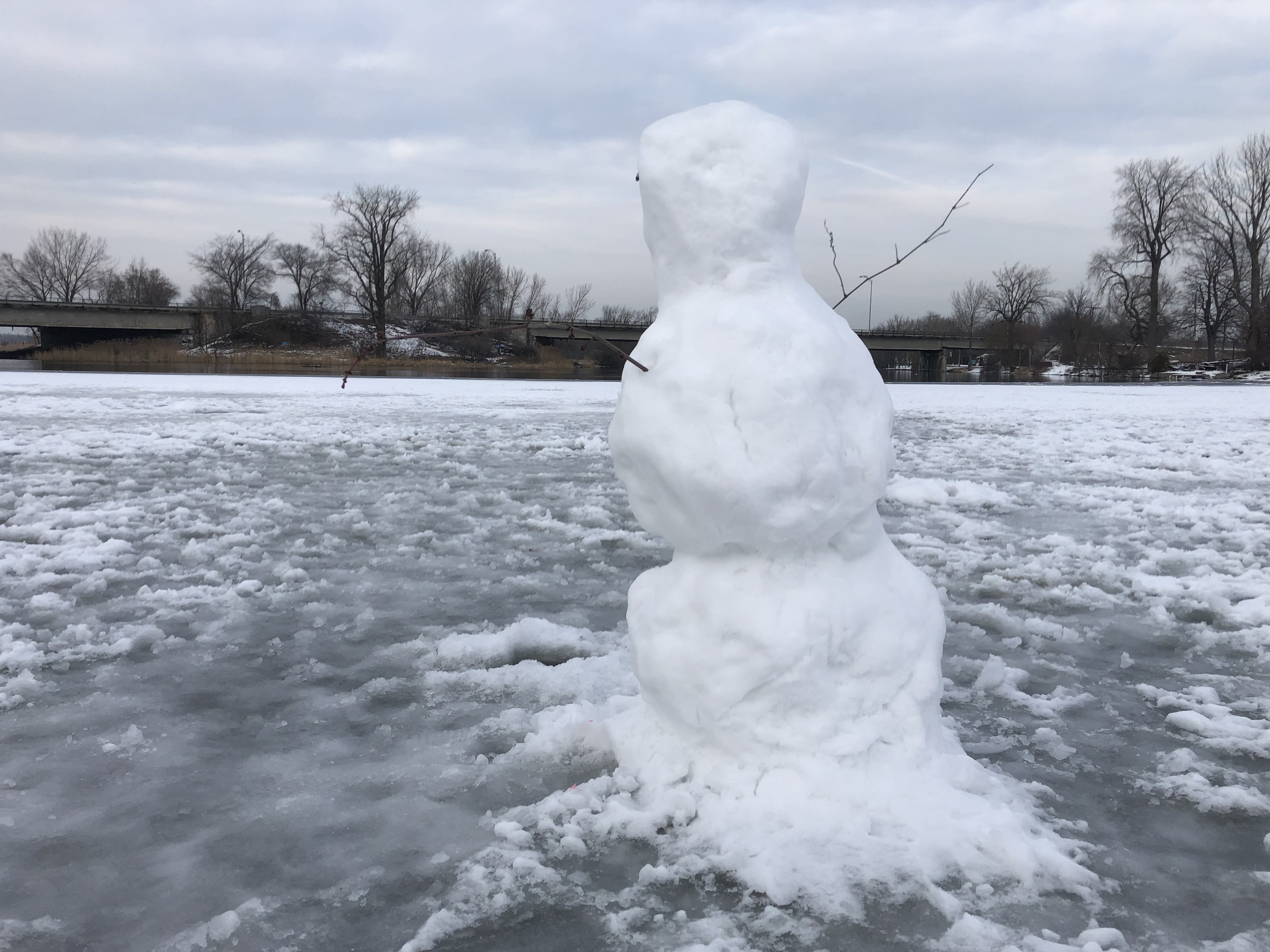 Neige à « bonhomme » et température au-dessus de la normale
