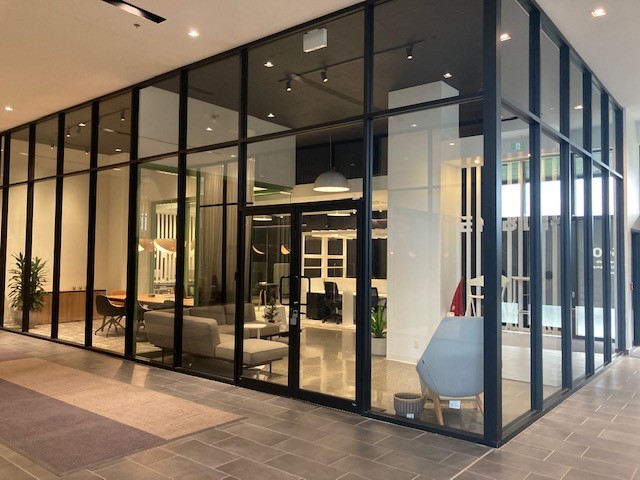 EMBLM dévoile une salle de montre nouveau genre au Solar Uniquartier