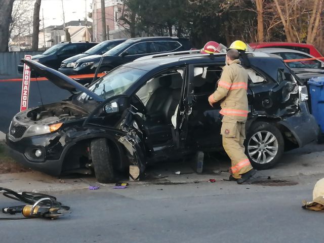 Saint-Hubert: un automobiliste en détresse percute plusieurs voitures