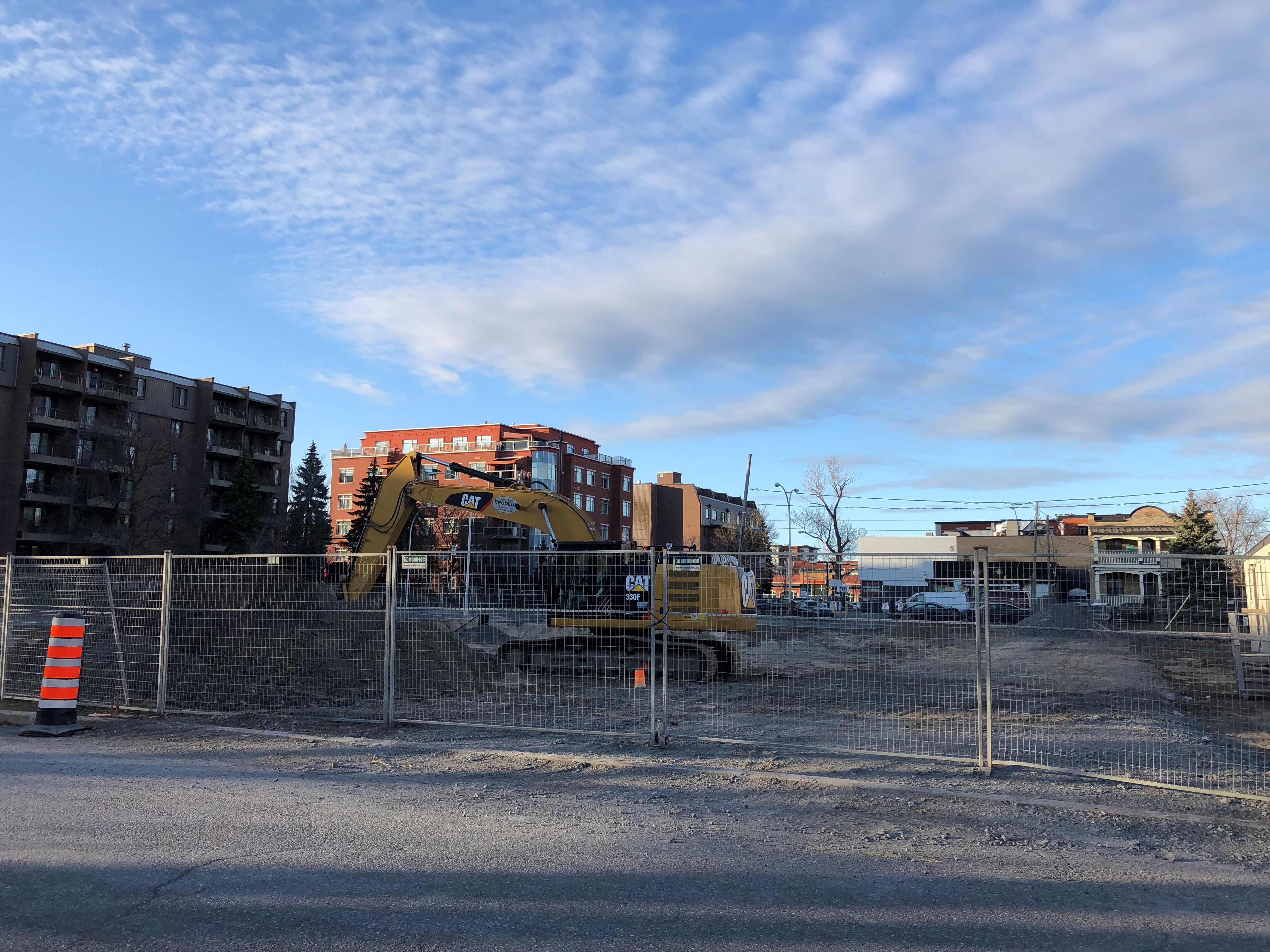 Un nouveau bâtiment commercial sera construit sur la rue Saint-Charles Ouest