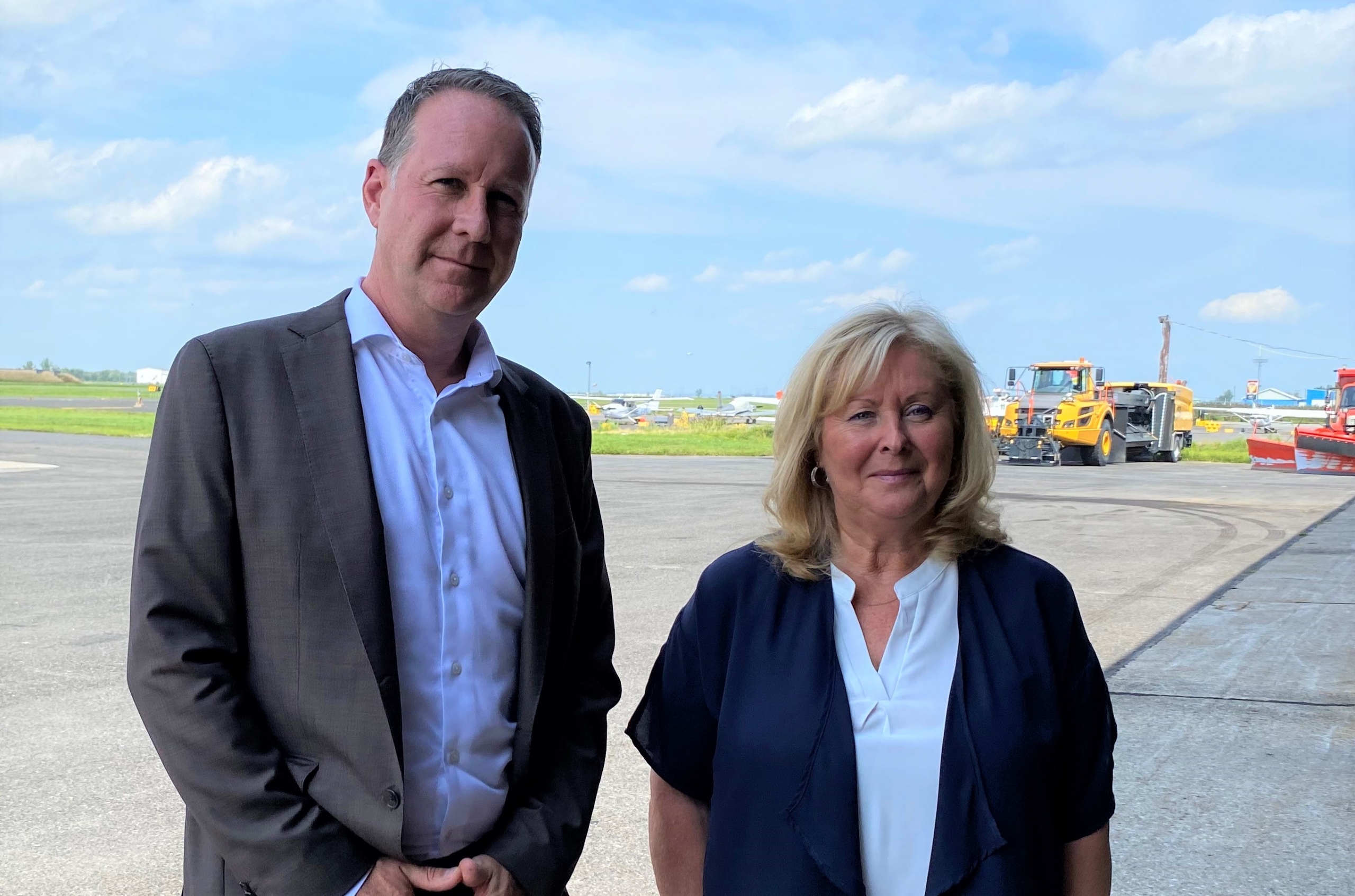 Aéroport de Saint-Hubert: pas de vols internationaux à court terme