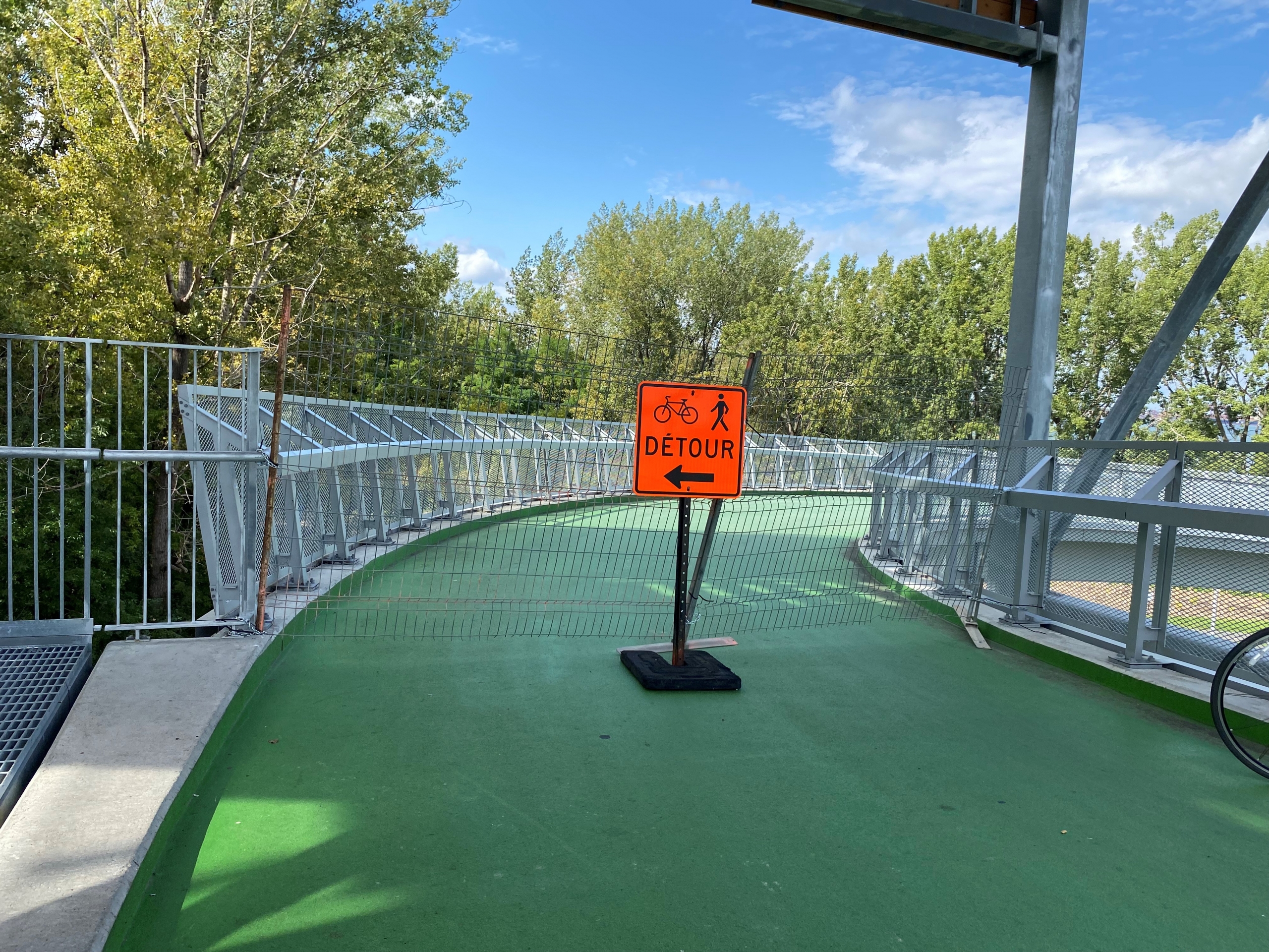 Actes de vandalisme à la passerelle de Normandie