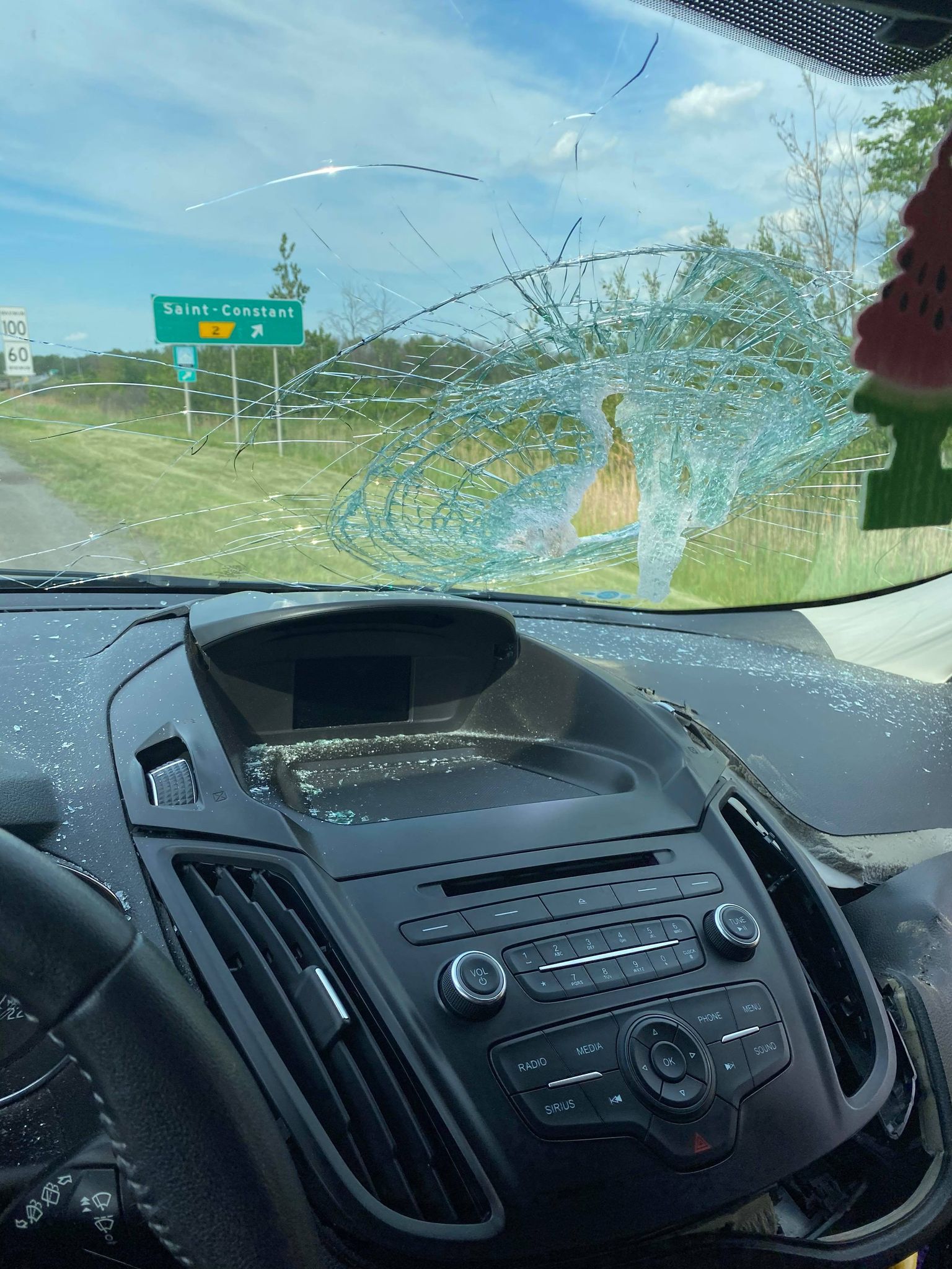 Frapp&eacute;s par un objet sur l'autoroute : chanceux d'&ecirc;tre en vie