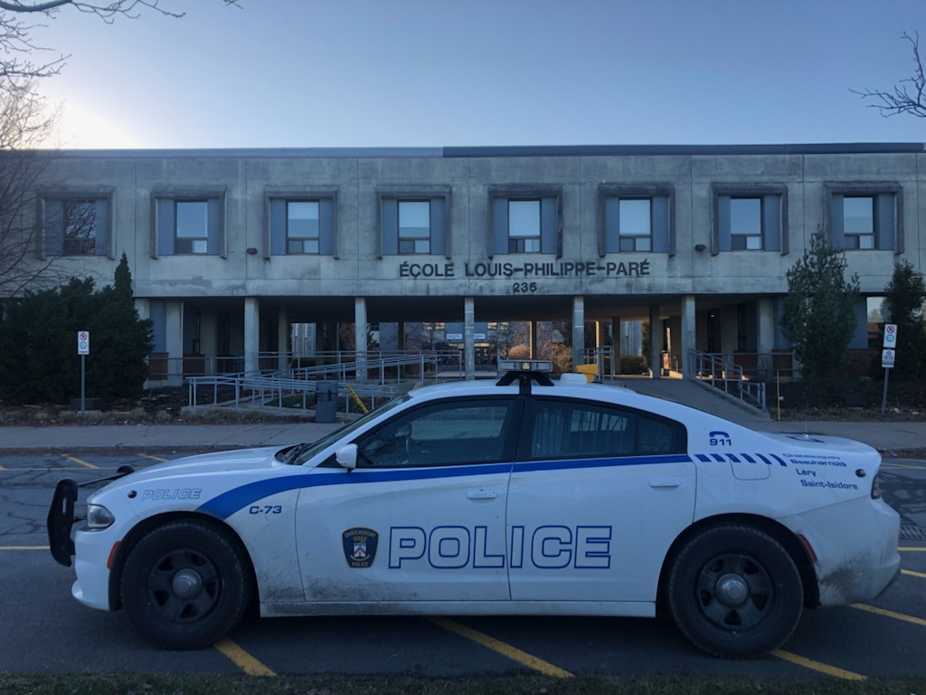 Arrêté pour des menaces contre une école secondaire