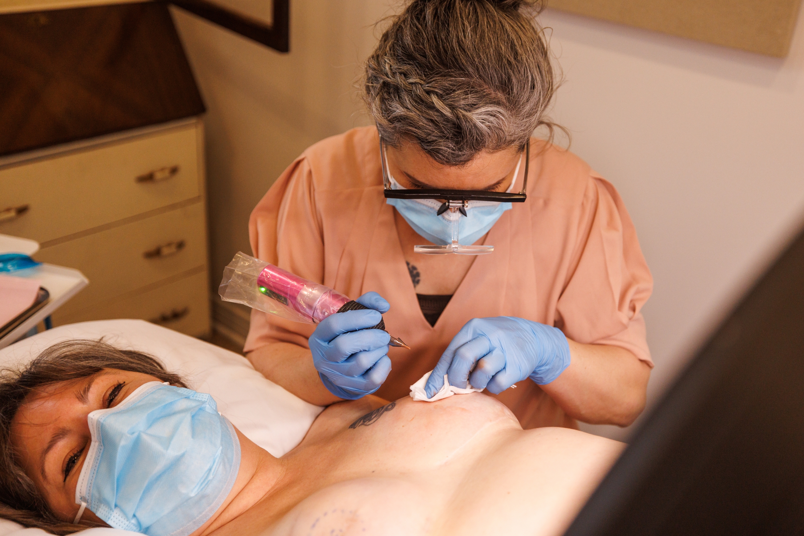 Centre de santé du sein : de chirurgienne à dermopigmentologue pour Se reconstruire