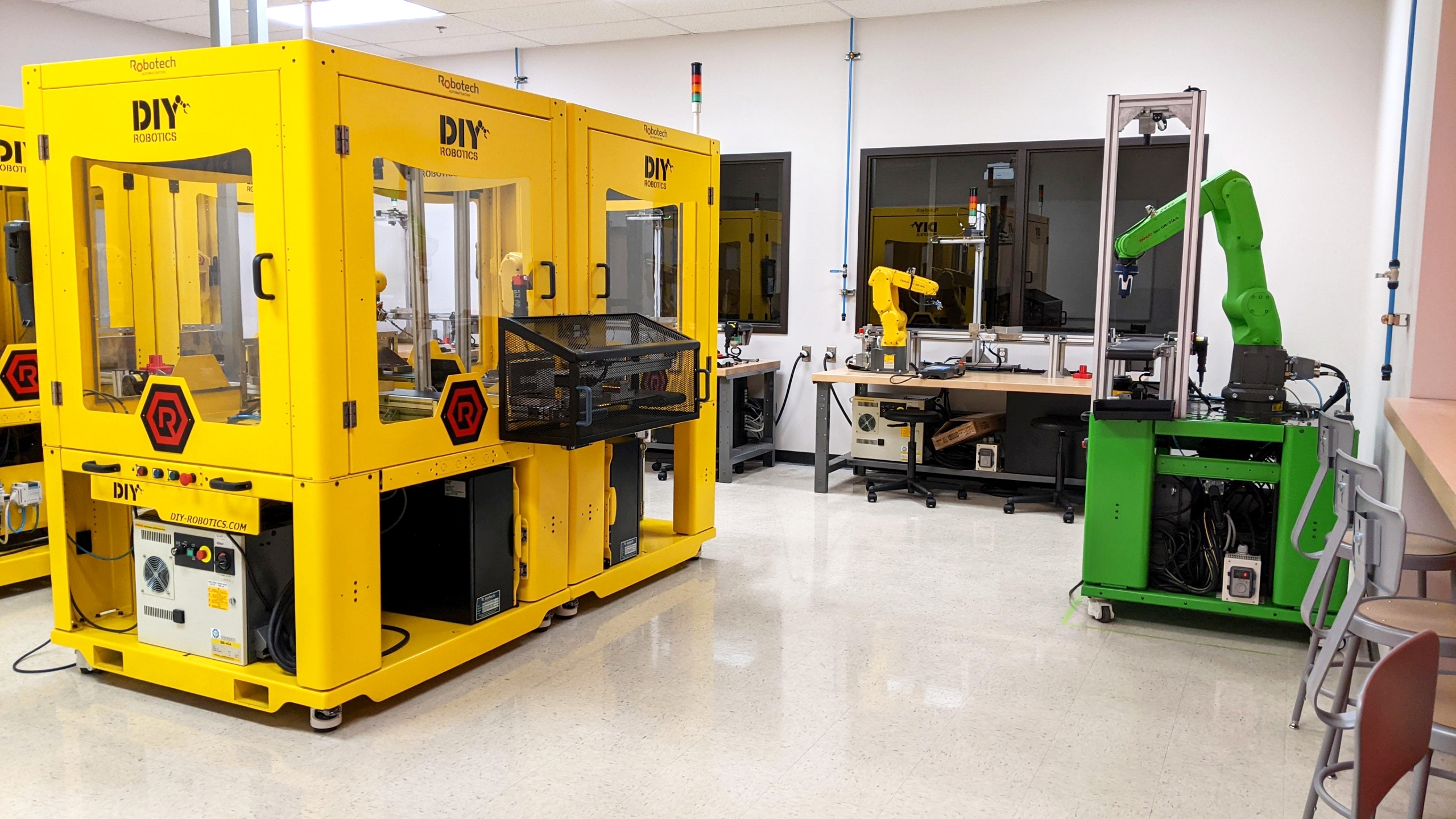 L’ÉNA se dote d’un laboratoire de robotique industrielle de haute technologie