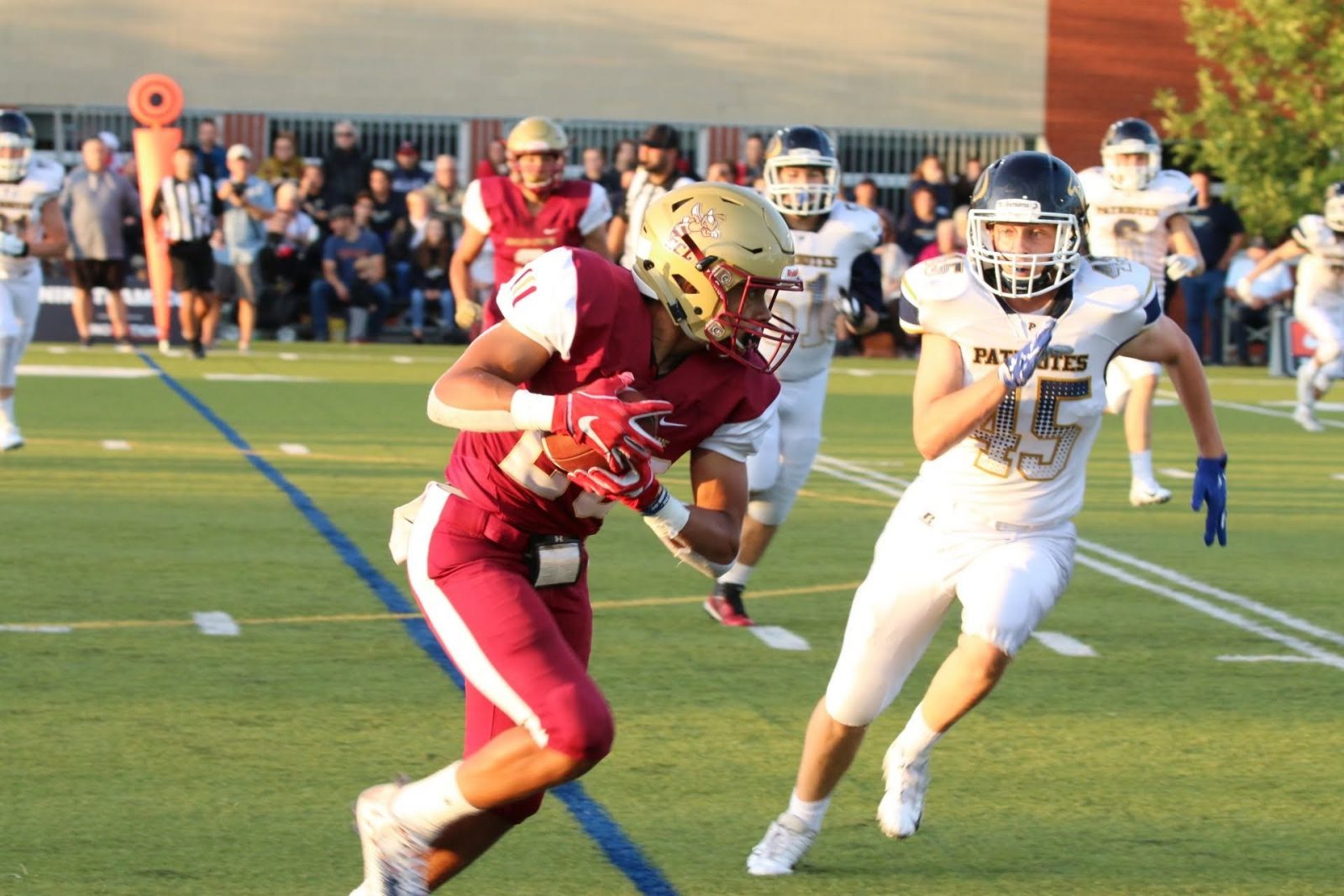 Un jeune quart-arrière de Saint-Hubert s’envole vers le Tennessee avec de grandes ambitions