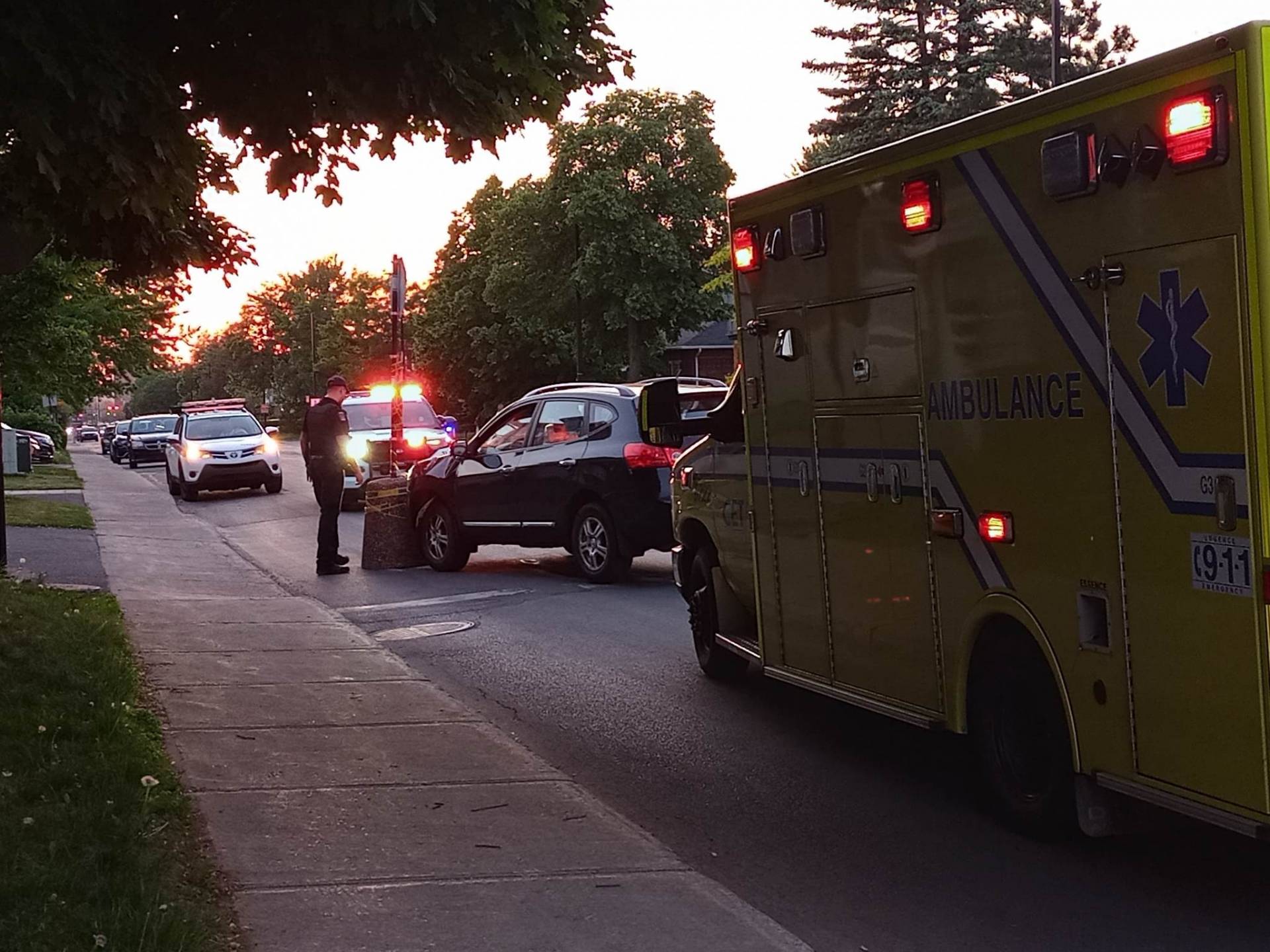 Une voiture emboutit un panneau d&rsquo;arrêt de la rue Joliette