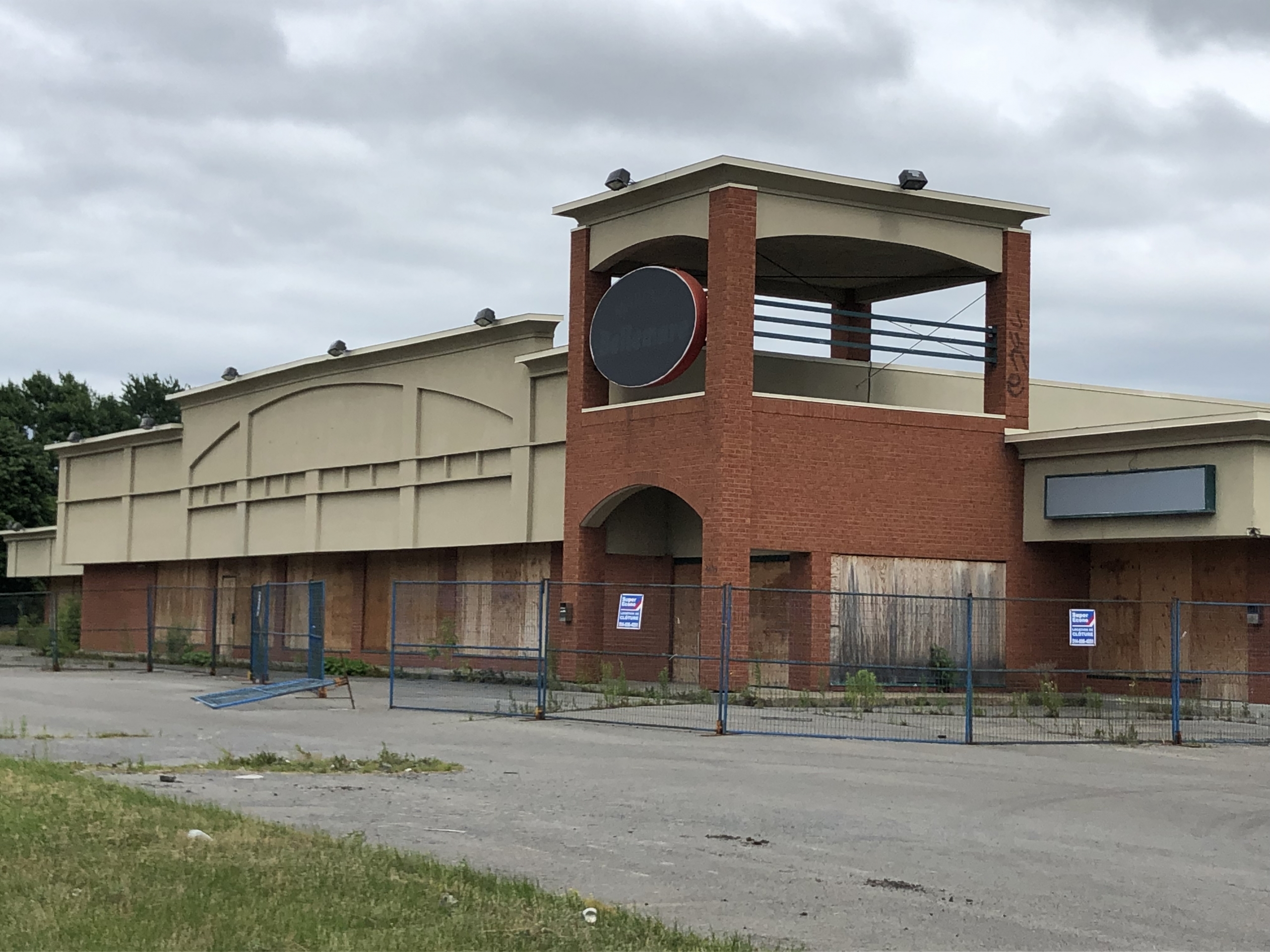 VIDÉO – Ancienne épicerie sur Milan : Brossard approuve l’acte de vente