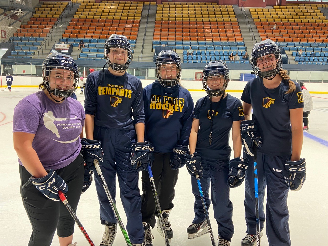 Des joueuses de hockey tiennent un camp pour inspirer les plus jeunes