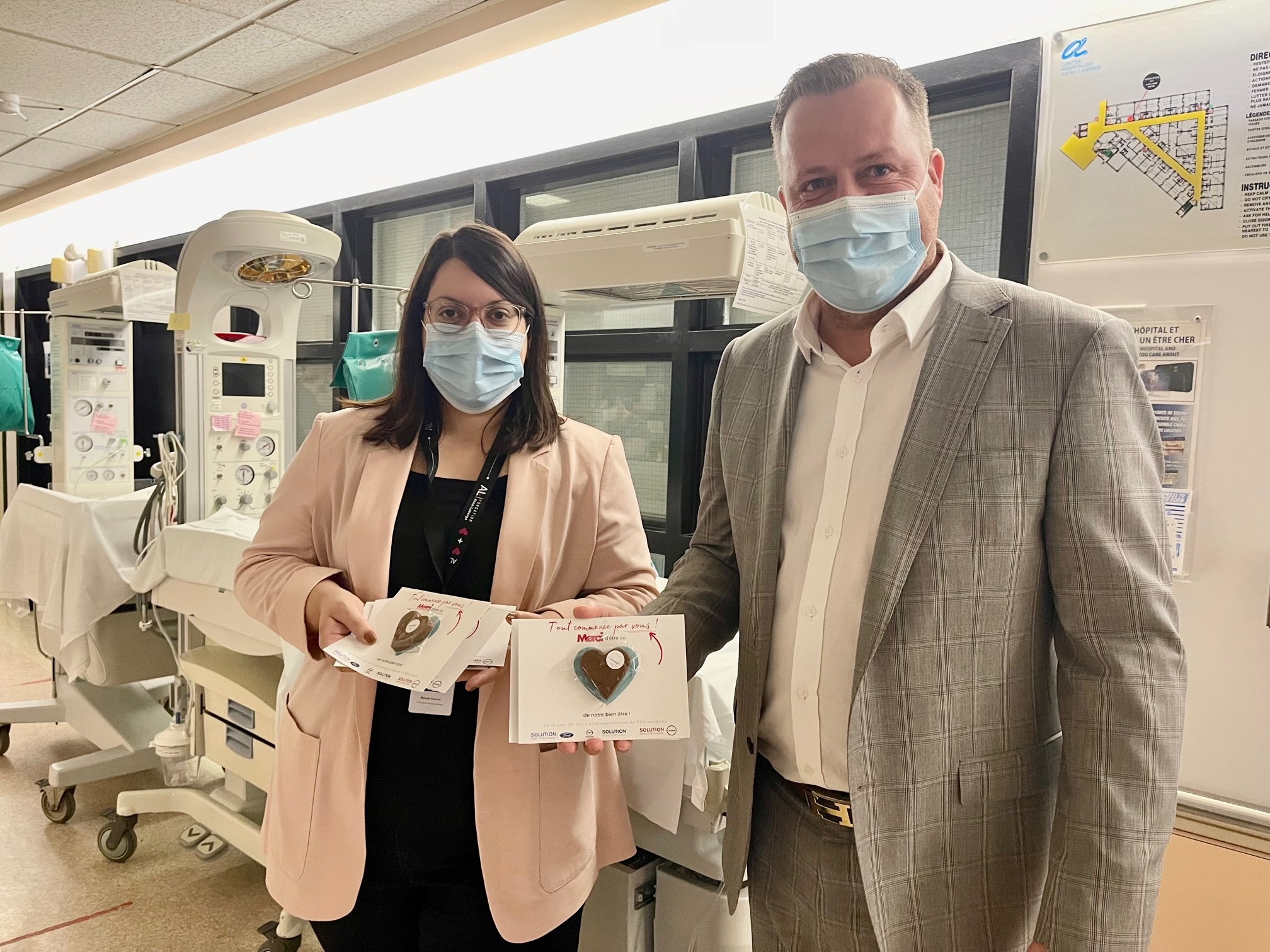 Des concessionnaires offrent des douceurs chocolatées aux travailleurs de la santé