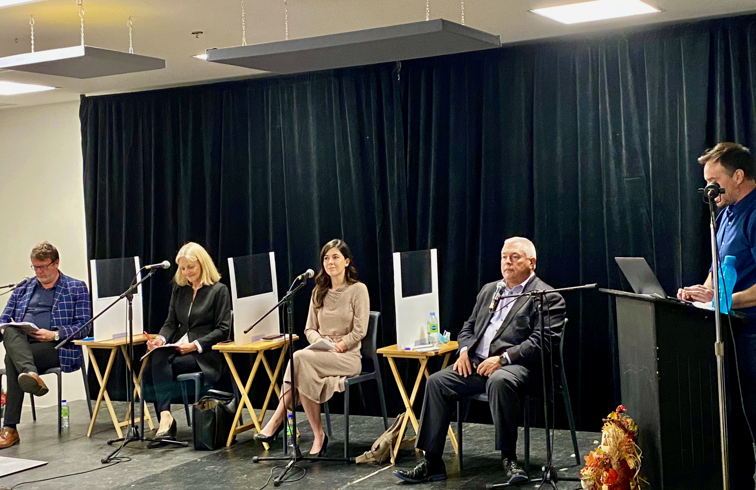 Les aspirants à la mairie de Longueuil débattent sur l’habitation et le logement