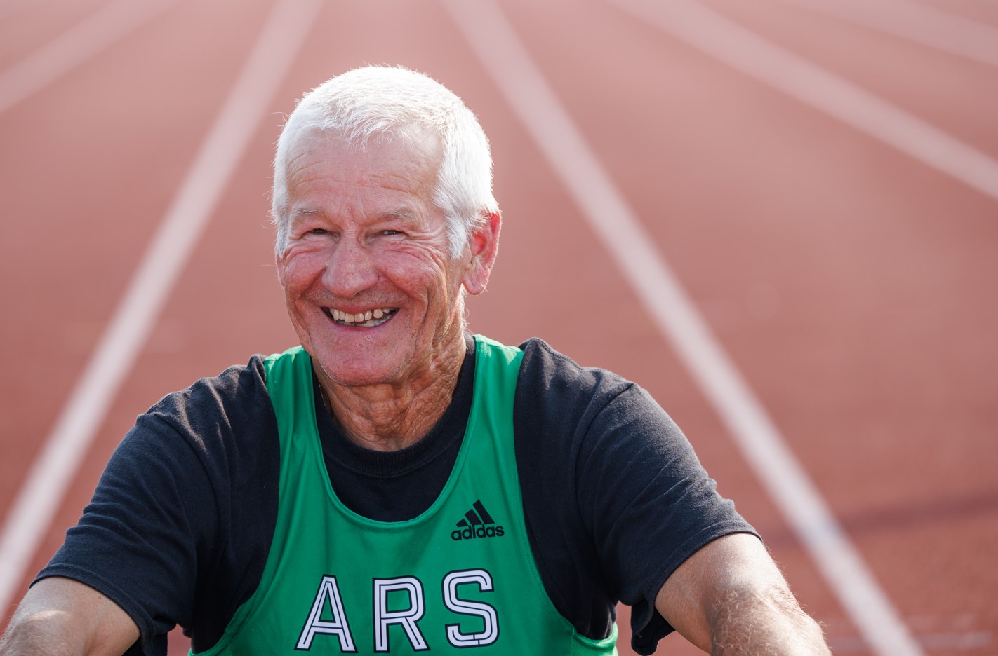 À 72 ans, un Longueuillois bat des records en décathlon