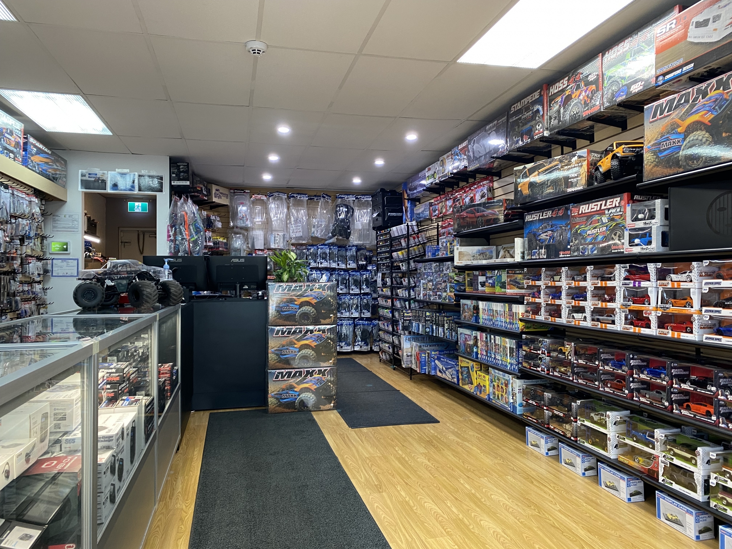 VIDÉO – Un résident de la Rive-Sud fait découvrir le monde des voitures téléguidées