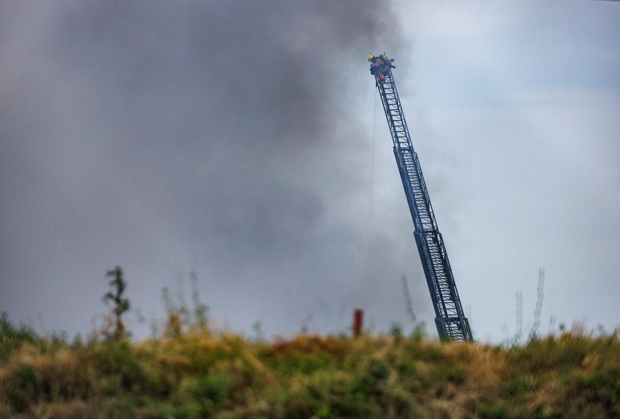 Un incendie majeur fait rage à Saint-Hubert