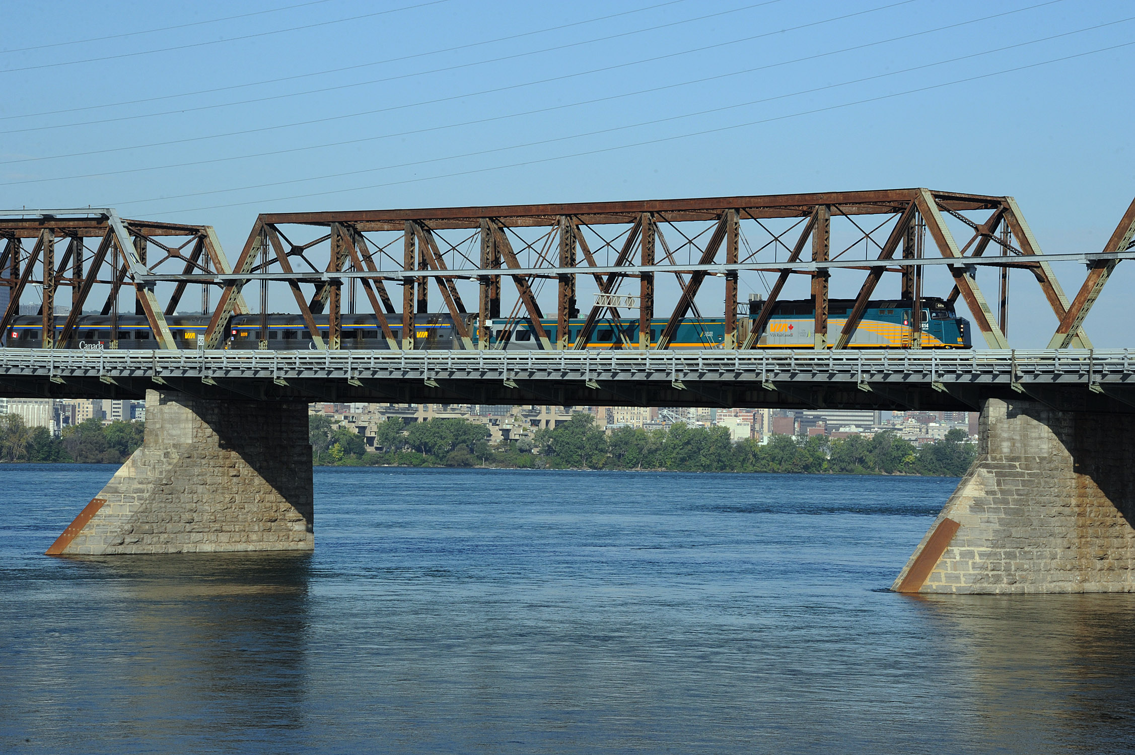 Le verglas entraîne la fermeture du pont Victoria