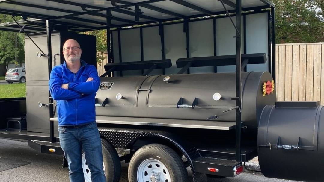 Tout un fumoir, le traiteur qui redonne à la communauté sportive