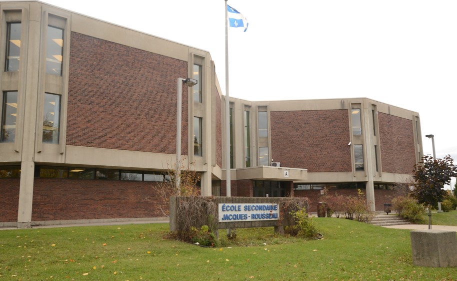 Un élève tente un défi dangereux populaire sur TikTok