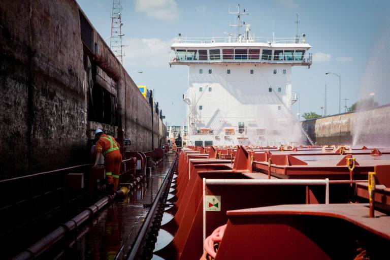 Des sirènes de bateau se feront entendre pour faire vacciner les équipages