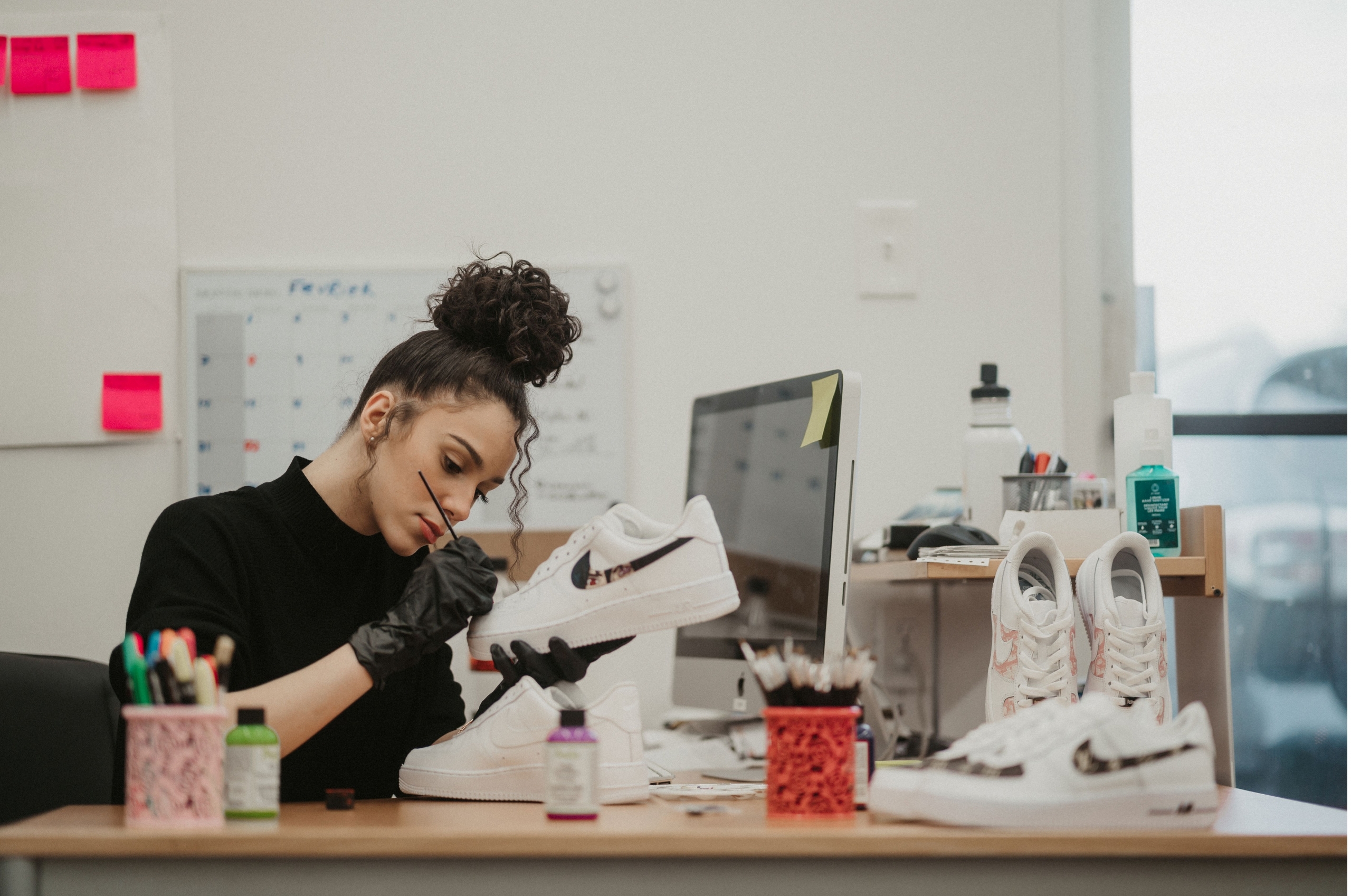 Elle transforme les souliers en objet d’art