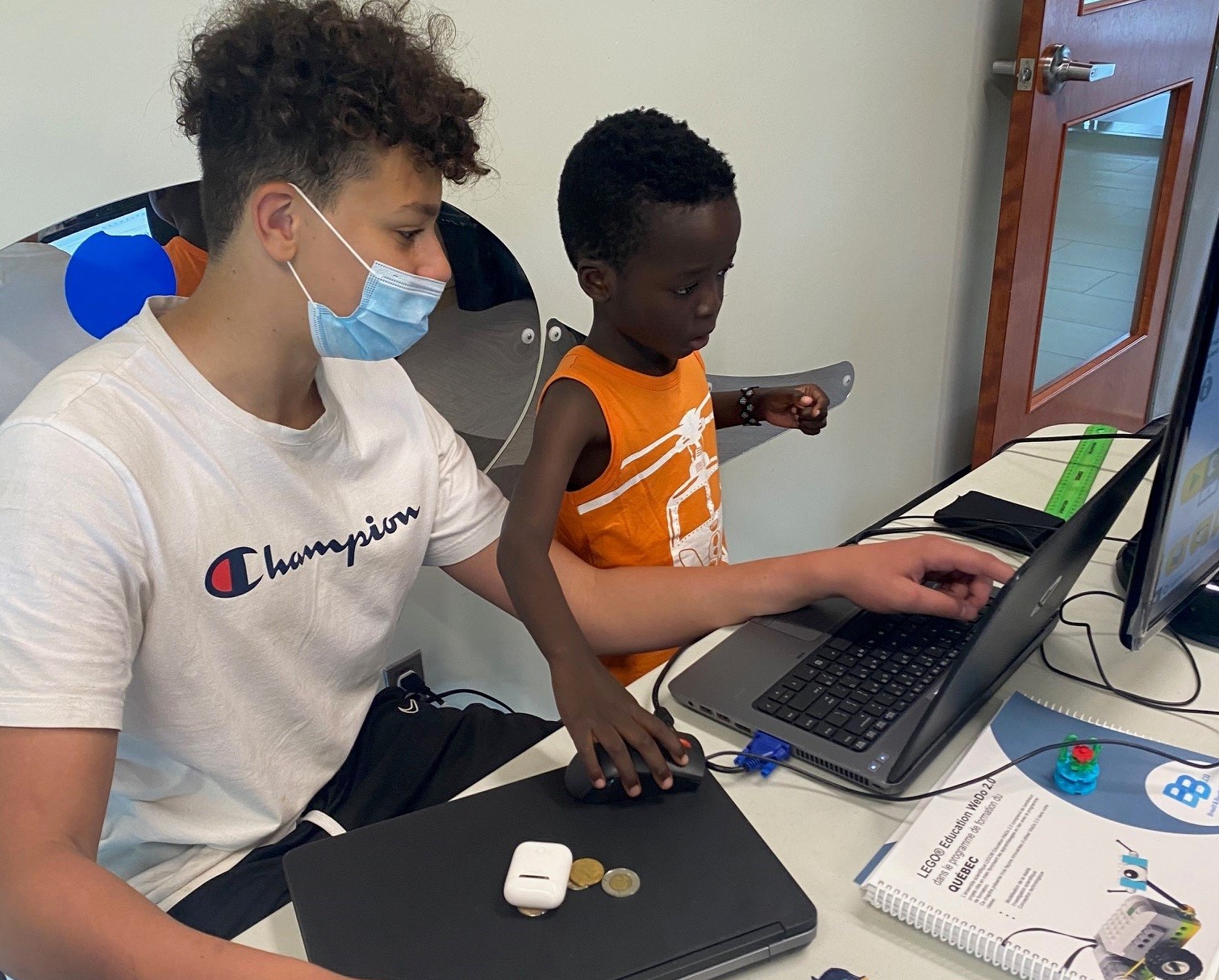 Quand l’aide aux élèves passe par un soutien à toute la famille