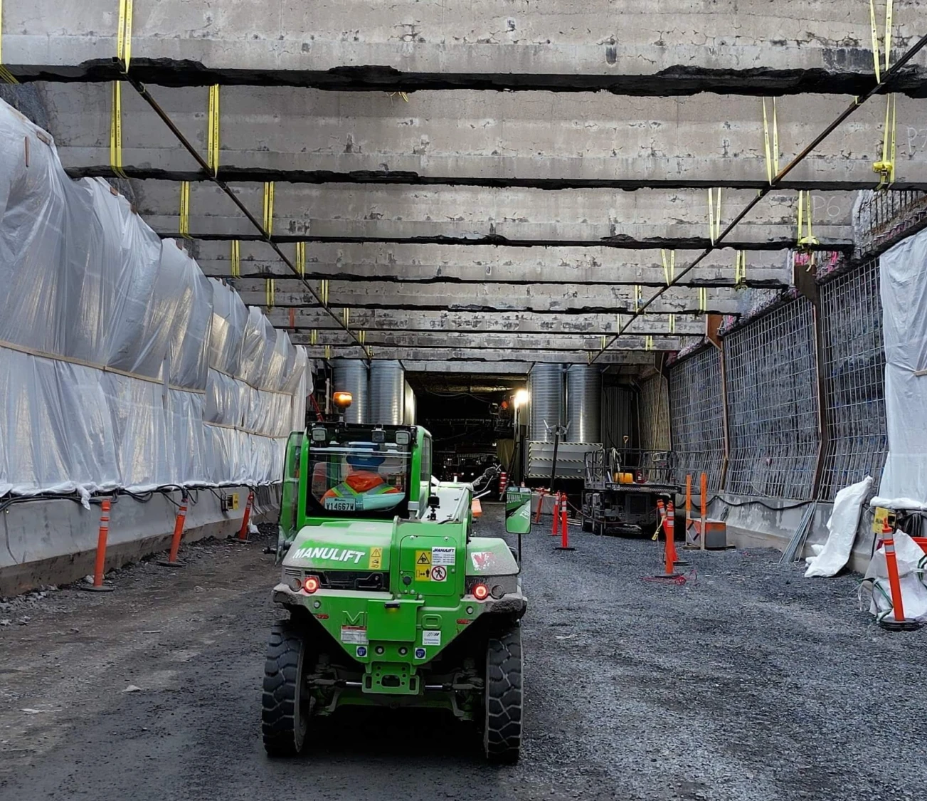 Tunnel eworker still entrance 02 scaled